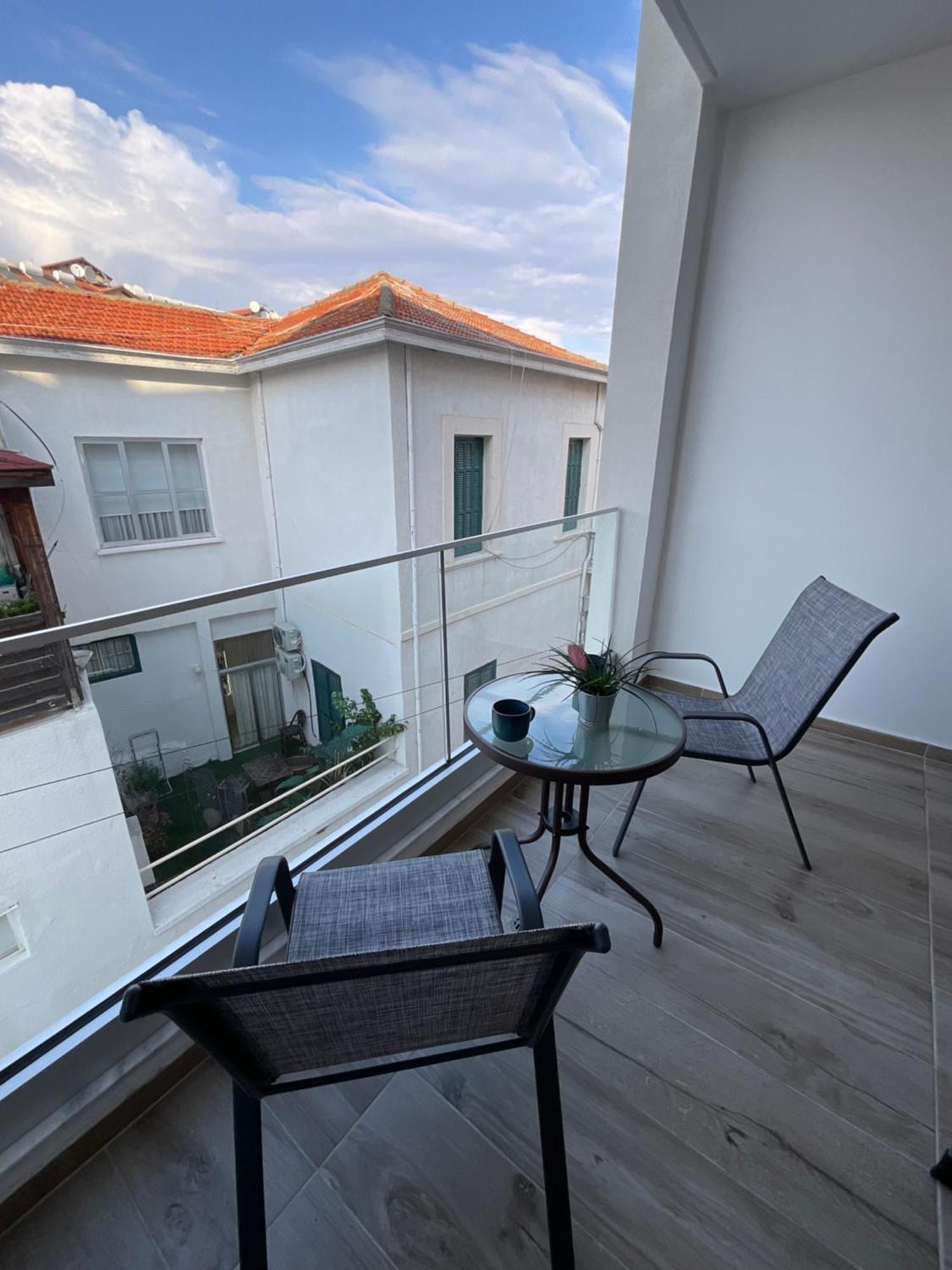 Appartamento Le Voyageur Larnaca Esterno foto
